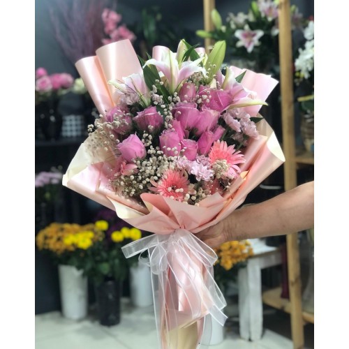  Mutluluk dolusu  bir çiçek buket